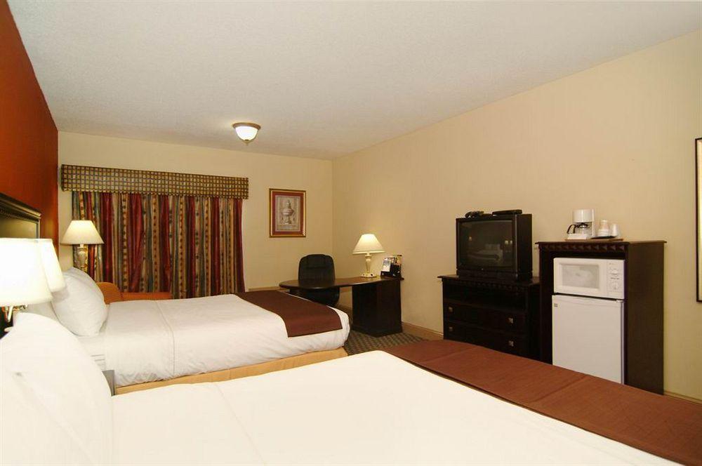 Western Airport East 3*