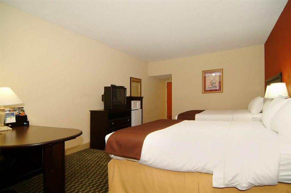 Hotel Western Airport East 3*