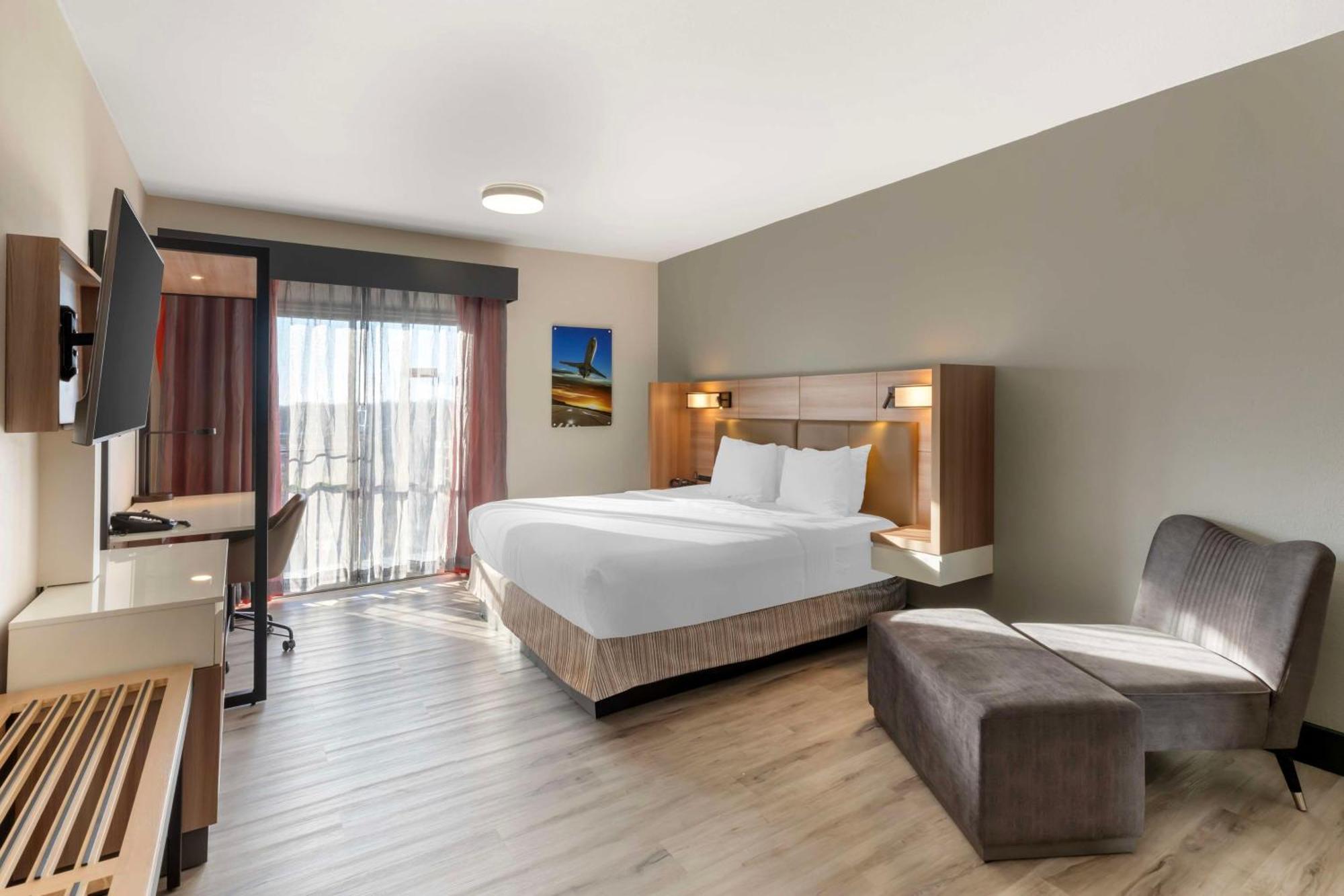 Western Airport East 3*